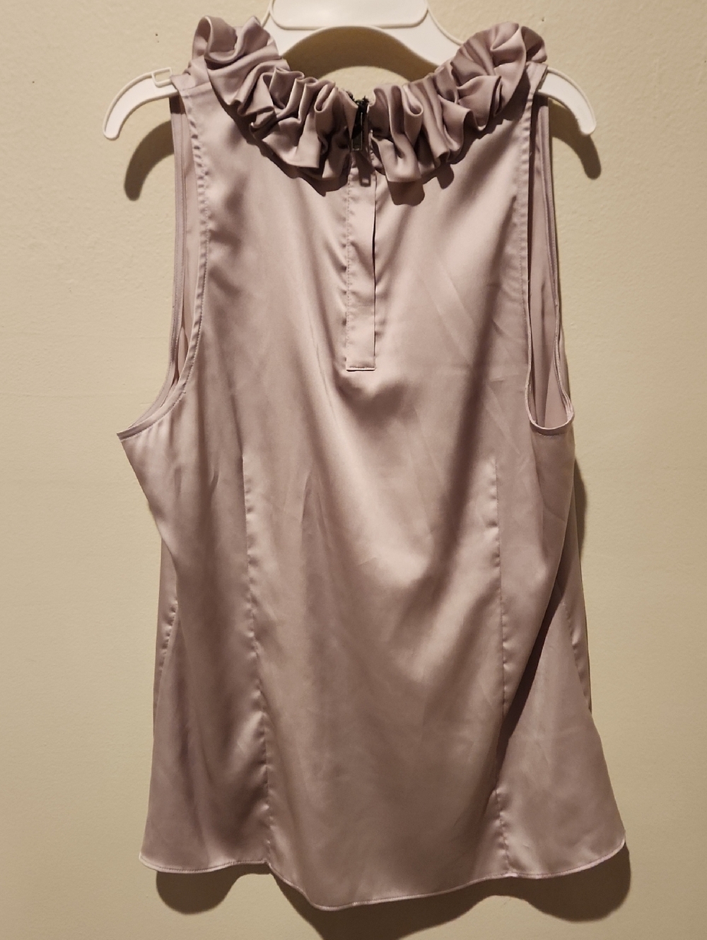 ❤️ NWT! ANN TAYLOR SATIN RUFFLE NECK SLEEVELESS BLOUSE / TOP, 12 - Picture 3 of 9